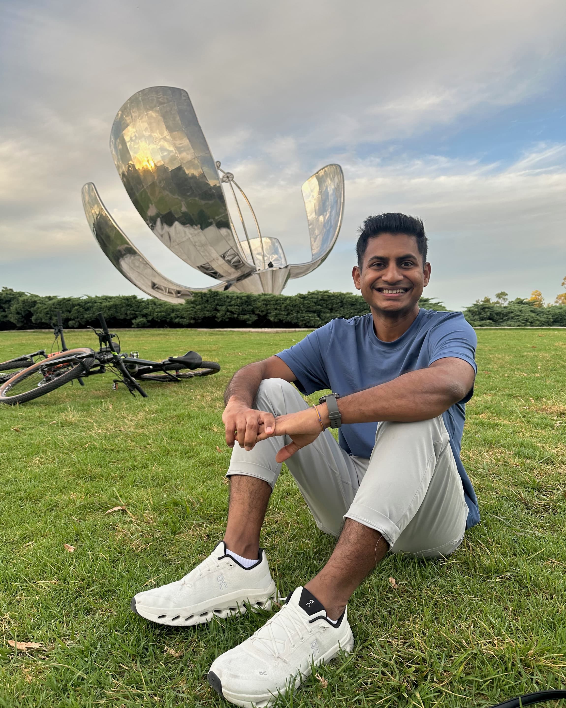 Dollar seated beside the Floralis Genérica sculpture in Buenos Aires.